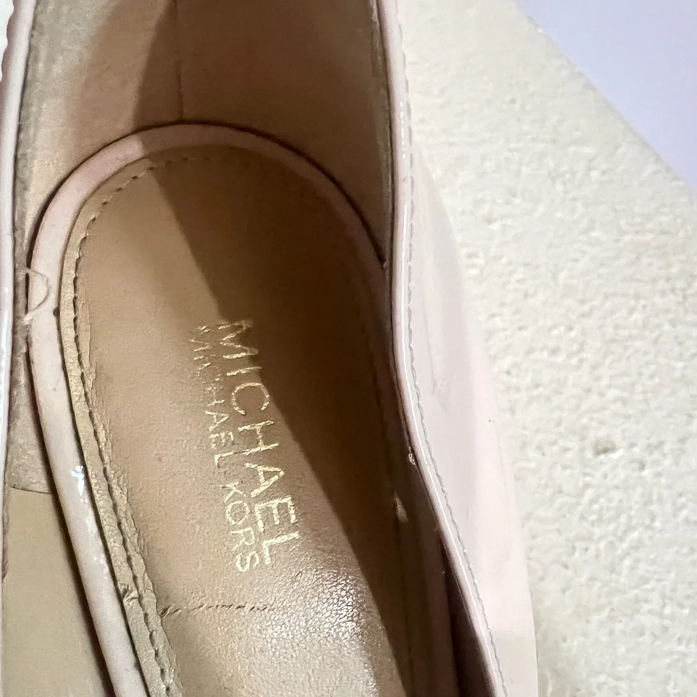 MICHAEL Michael Kors questions leave
